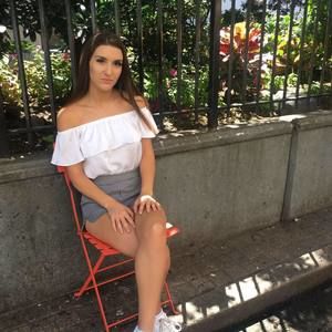 Meet your Posher, Lauralie